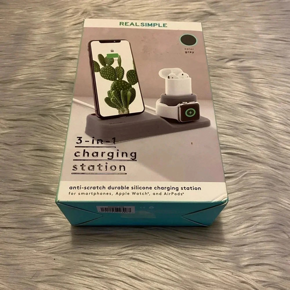 Real Simple 3 in 1 Charging Station - Picture 2 of 7
